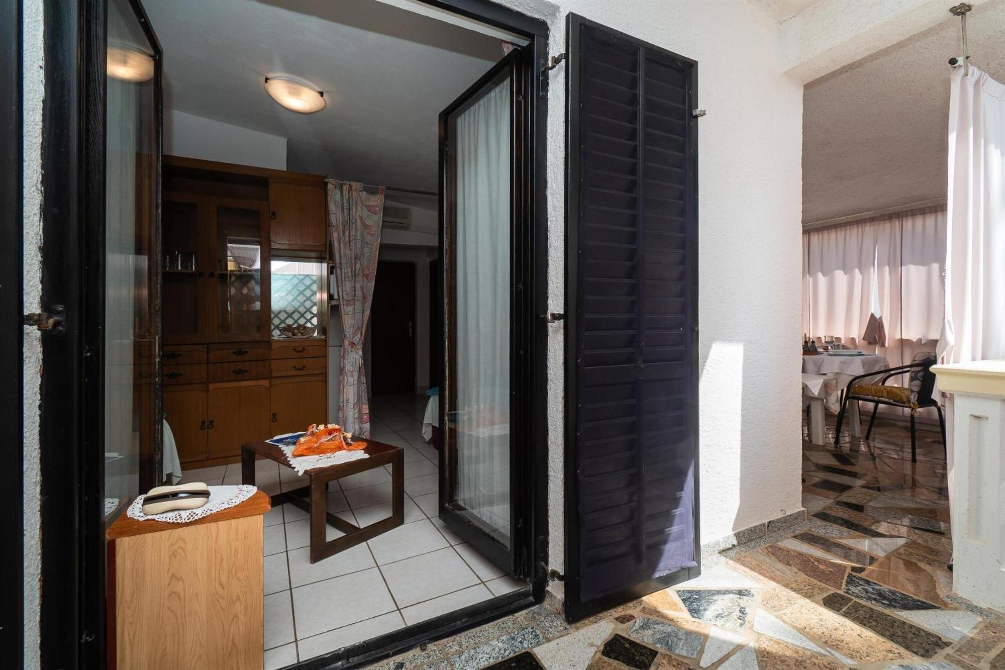 Apartments Stefani วีร์ ภายนอก รูปภาพ